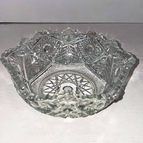 Vintage Press Cut Bowl Saw Tooth Scalloped Rim Clear Glass Stars & Tree Design - Picture 1 of 7